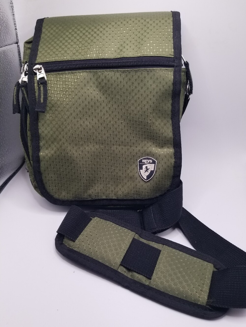Heys Travel Mate Expandable Travel Organizer Crossbody Bag Olive NWOT